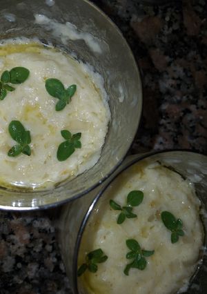 Una foto de Salsa de cebolla y crema
