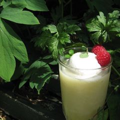 A picture of Pineapple & Grapefruit Smoothie.