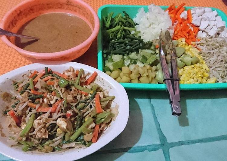 Indonesian boiled mix veggies salad a.k.a gado-gado