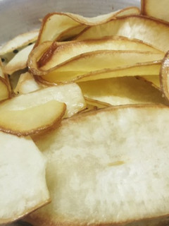 குச்சி கிழங்கு சிப்ஸ்(kuchi kilangu chips recipe in tamil) செய்முறை முக்கிய புகைப்படம்