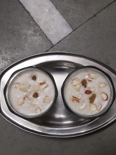બનાના મિલ્ક શેક (Banana Milk Shake Recipe In Gujarati) રેસીપી મુખ્ય ફોટો