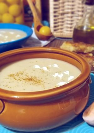 Une photo de Velouté de pommes de terre au citron confit 🥣🥔🍋