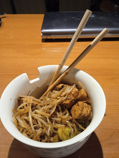 Una foto de Teppanyaki de pollo y verduras