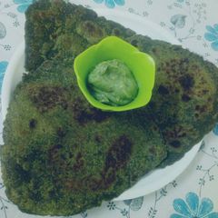A picture of Healthy palak parathey.