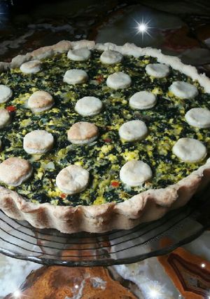 Una foto de Tarta de acelga y ricota con masa de crema🙄