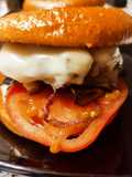 Hamburguesa de ternera en pan brioche Bimbo con mayonesa de yakiniku