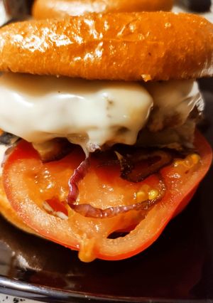 Una foto de Hamburguesa de ternera en pan brioche Bimbo con mayonesa de yakiniku