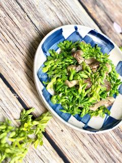Hình của món Bông Thiên Lý Xào Nấm Rơm.