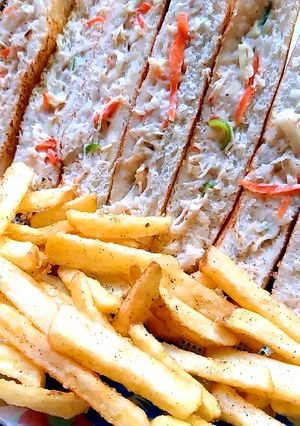 A picture of Mayo sandwiches.