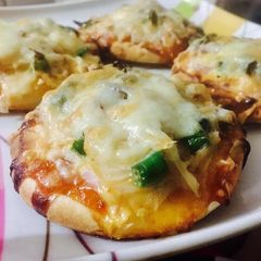 A picture of Mini egg pizza.