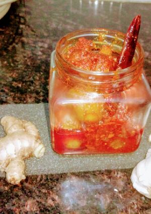 A picture of Gooseberry ginger garlic pickle.