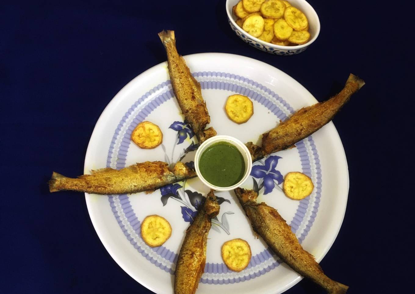 Crispy fish with crispy banana chips