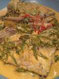 Gulai kepala ikan tongkol dengan pucuk ubi