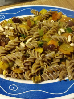 Una foto de Pasta de Trigo Sarraceno con verduras