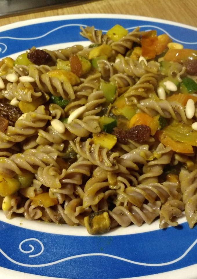 Una foto de Pasta de Trigo Sarraceno con verduras