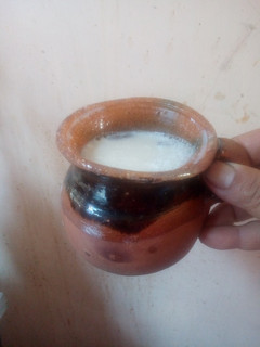 Una foto de Atole de maíz con guayaba