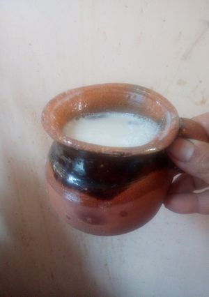 Una foto de Atole de maíz con guayaba