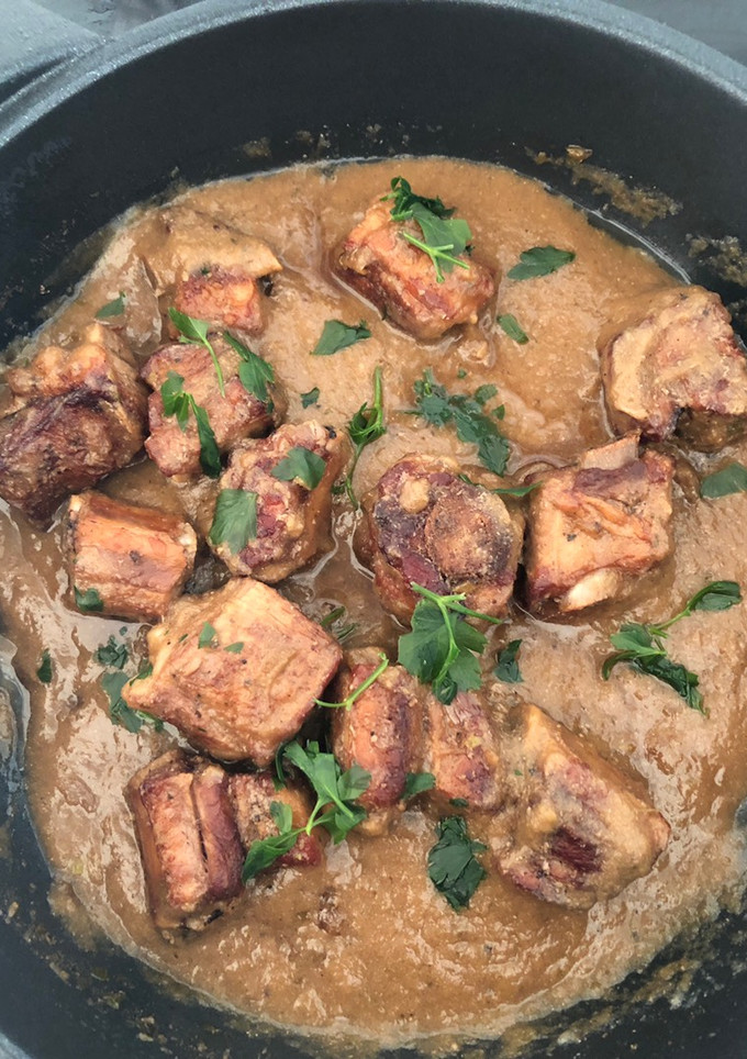 Una foto de Costillas en salsa de cerveza