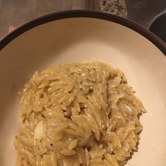 A picture of Orzo parmigiana (κριθαράκι με μυζήθρα).