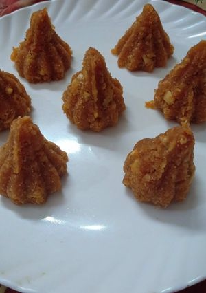 A picture of Coconut jaggery modak.