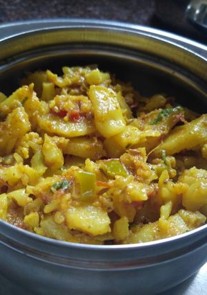 A picture of Aloo gobhi.