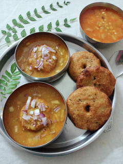 सांबर वड़ा (sambar vada recipe in Hindi) रेसिपी मुख्य फोटो