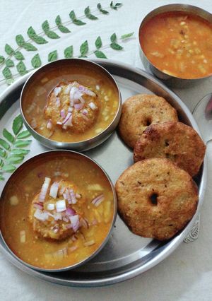 A picture of Sambar Vada.