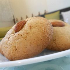 A picture of Nan Khatai.