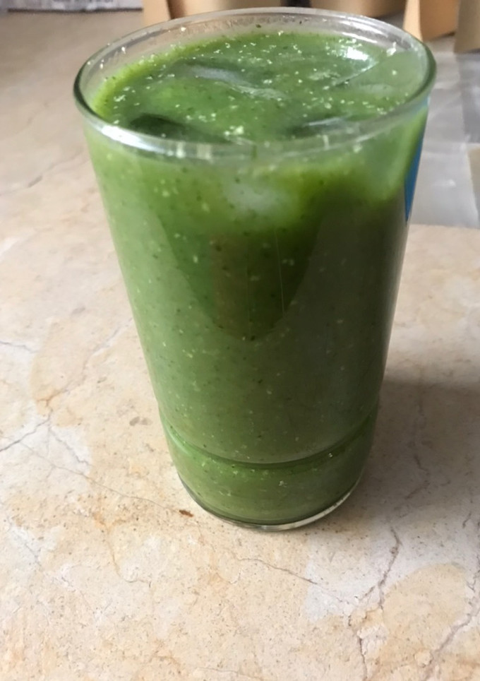 Una foto de Smoothie verde con leche de coco