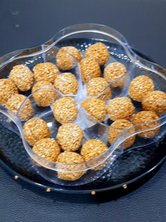 તલ ના લાડુ (Til Ladoo Recipe In Gujarati) રેસીપી મુખ્ય ફોટો