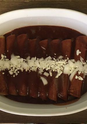 Una foto de Enchiladas de chile ancho y guajillo