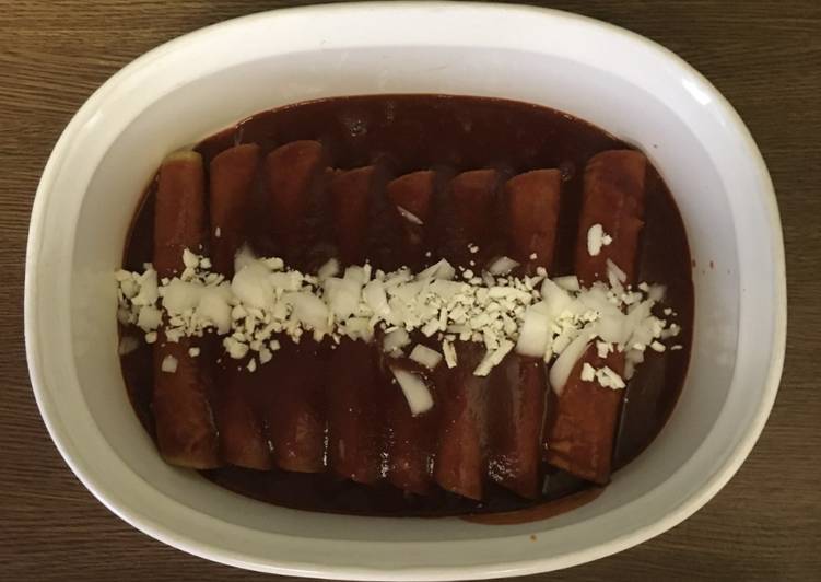 Enchiladas de chile ancho y guajillo