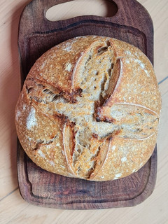 Una foto de Pan de masa madre (MM) combinando harina 000 con harina integral 🥖