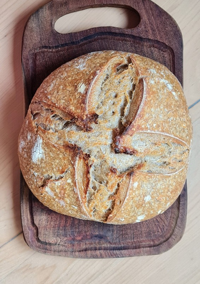 Una foto de Pan de masa madre (MM) combinando harina 000 con harina integral 🥖
