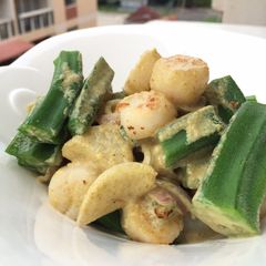 A picture of Scallop And Okra With Green Curry.