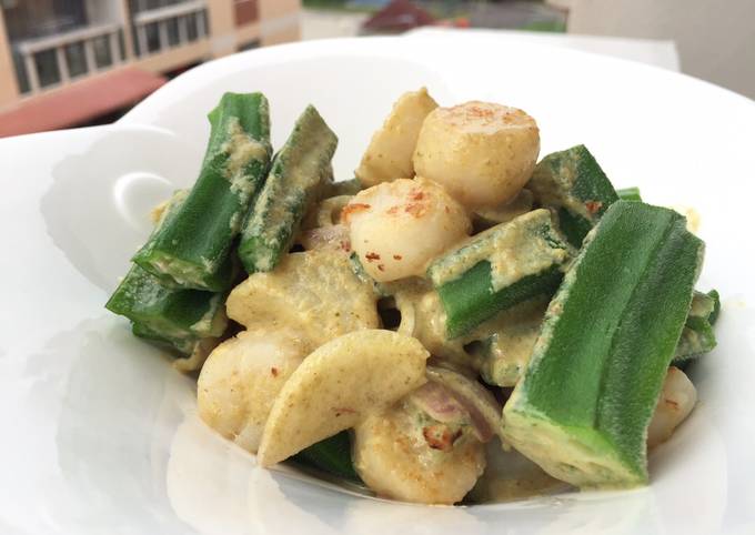 Scallop And Okra With Green Curry