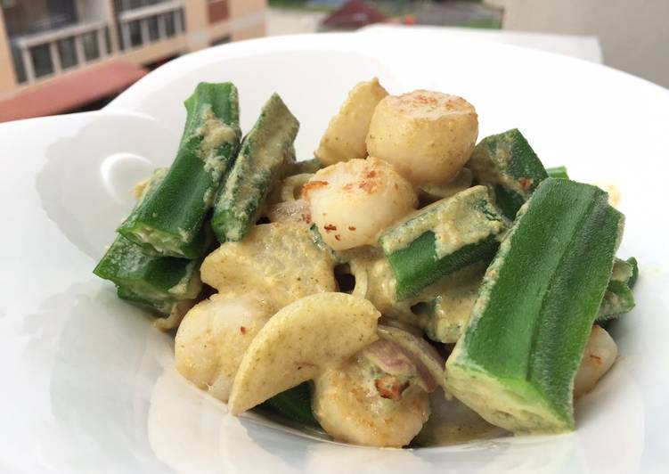 Scallop And Okra With Green Curry