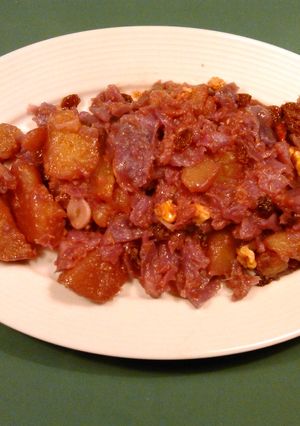 Una foto de Lombarda con nueces y pasas