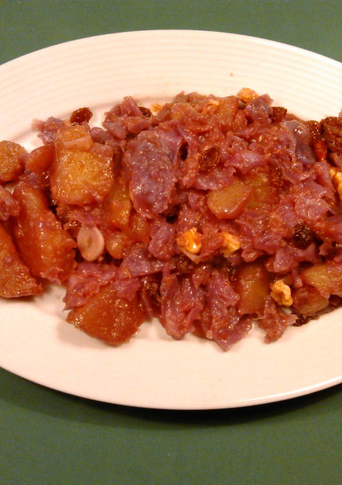 Una foto de Lombarda con nueces y pasas