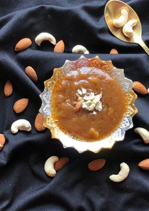A picture of Amaranth halwa with jaggery.