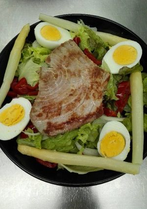 Una foto de Ensalada templada de atún