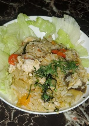 Una foto de Arroz con pollo típico Colombiano