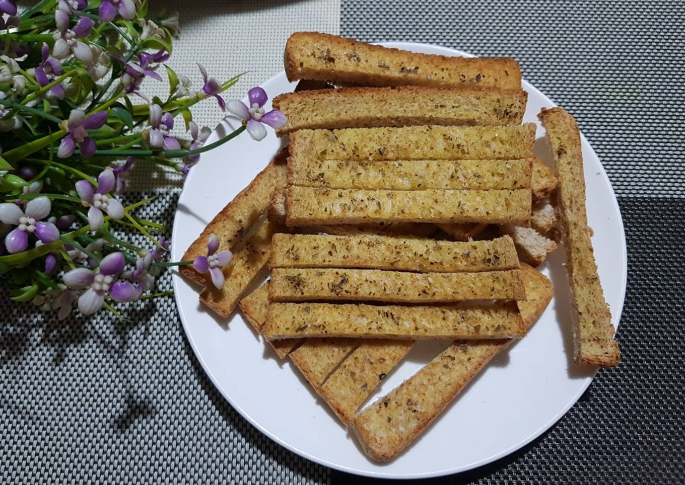 Si Roti kering (Crouton)