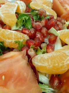 Una foto de Ensalada con granada y mandarina