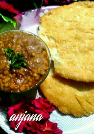 A picture of Dal Pakwan.
