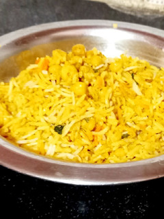 छोला दम विरयानी(chola dum biryani recipe in hindi) रेसिपी मुख्य फोटो