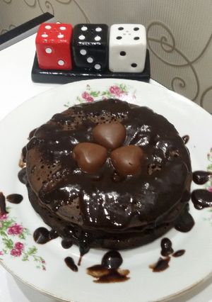 عکسی از دستور پنکیک شکلاتی بهمراه سس شکلاتی