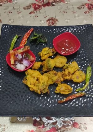 Gil ki pyaj ke pakode रेसिपी मुख्य फोटो