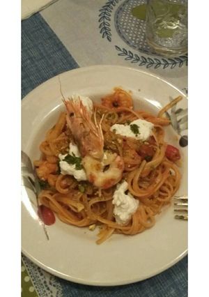 Foto di Linguine con gamberoni, burrata e pistacchi