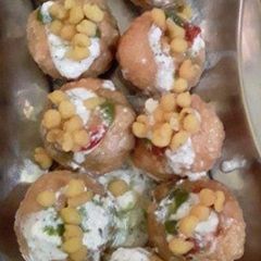 A picture of Dahi Puri Ki Chat.